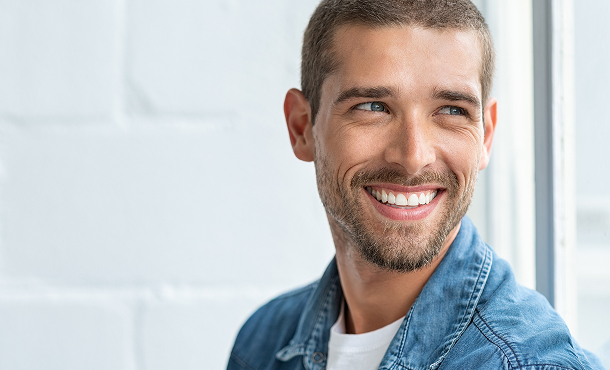 Le blanchiment à la maison avec gouttières sur mesure